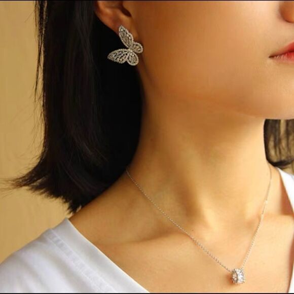 New Stunning Cutout Butterfly and Crystal Earrings - Picture 9 of 13